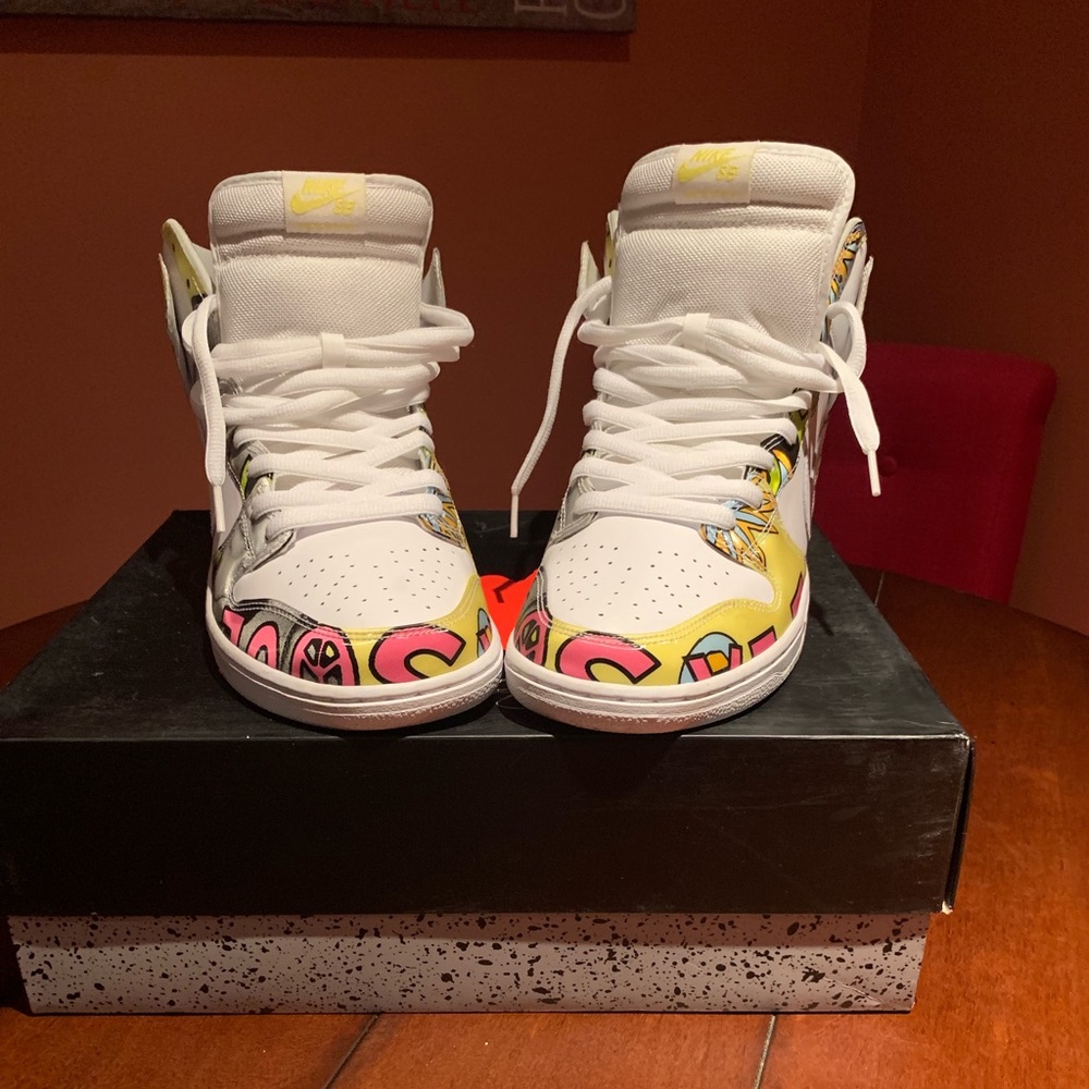 Sneakers